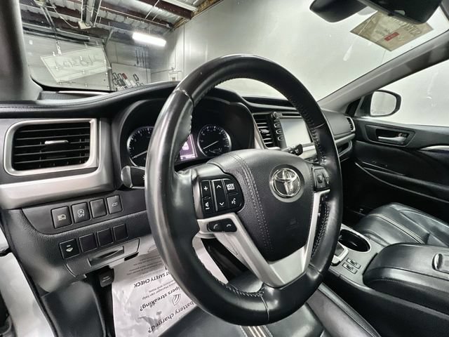 Certified 2017 Toyota Highlander SE AWD/4WD image 10