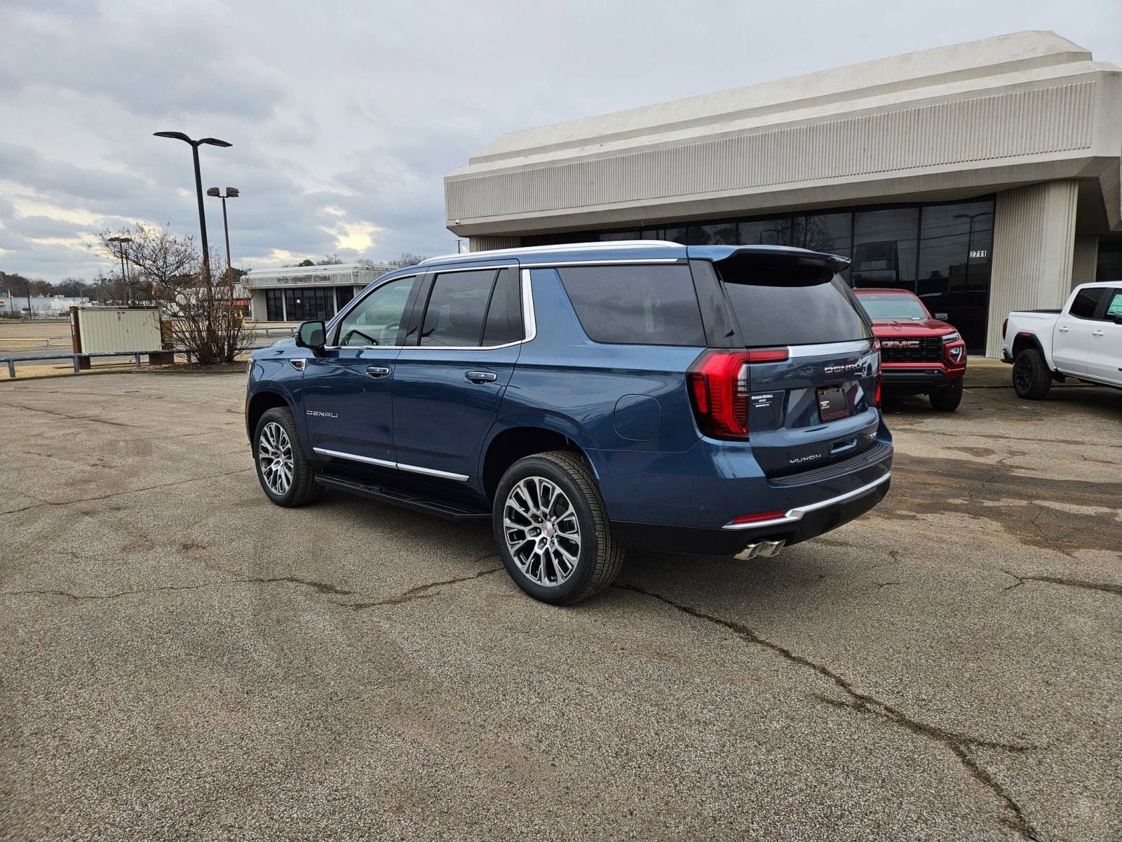 New 2026 GMC Yukon Denali AWD/4WD image 3