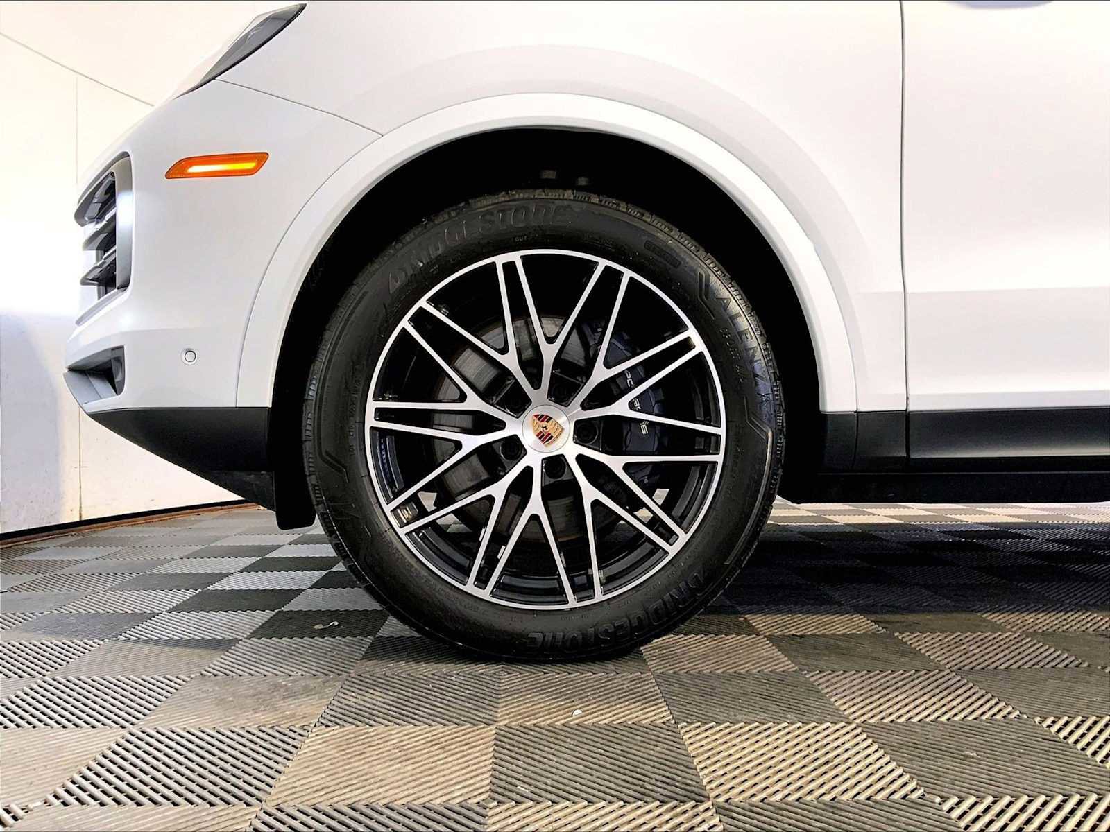 Certified 2025 Porsche Cayenne image 11