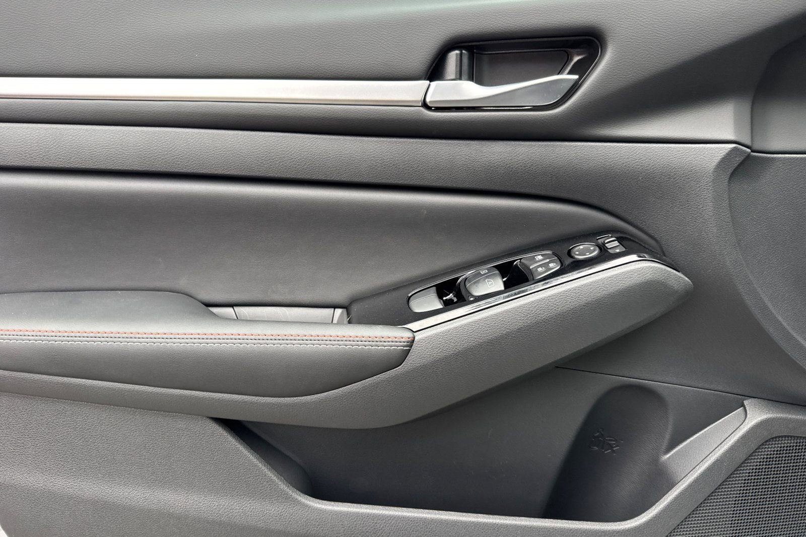 New 2025 Nissan Altima 2.5 SR w/ SR Premium Package image 8