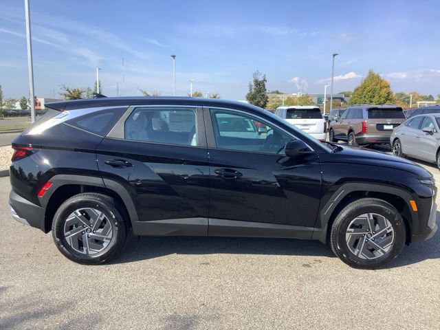 New 2026 Hyundai Tucson Blue SE image 4