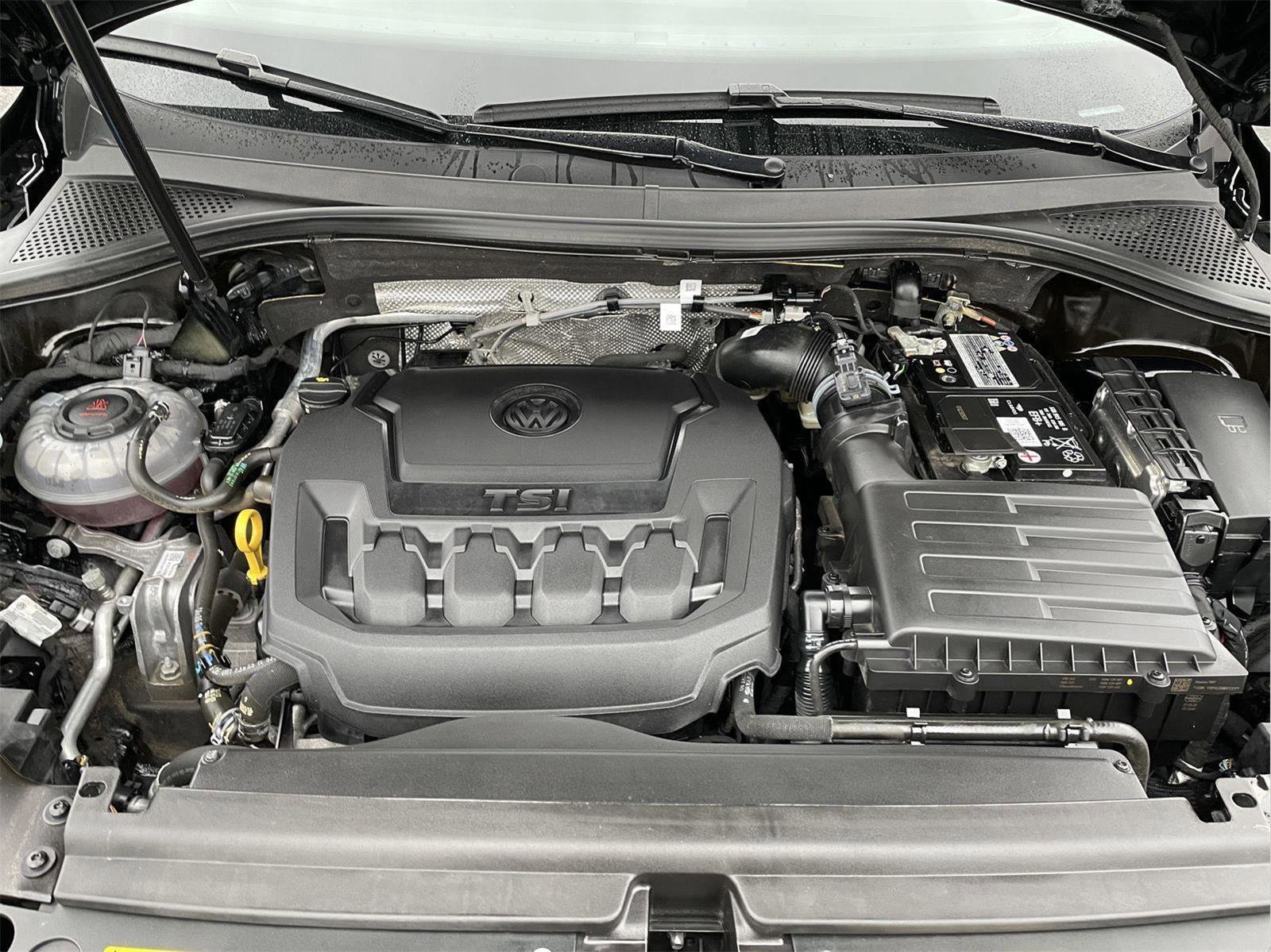 Used 2023 Volkswagen Tiguan SE R-Line image 12