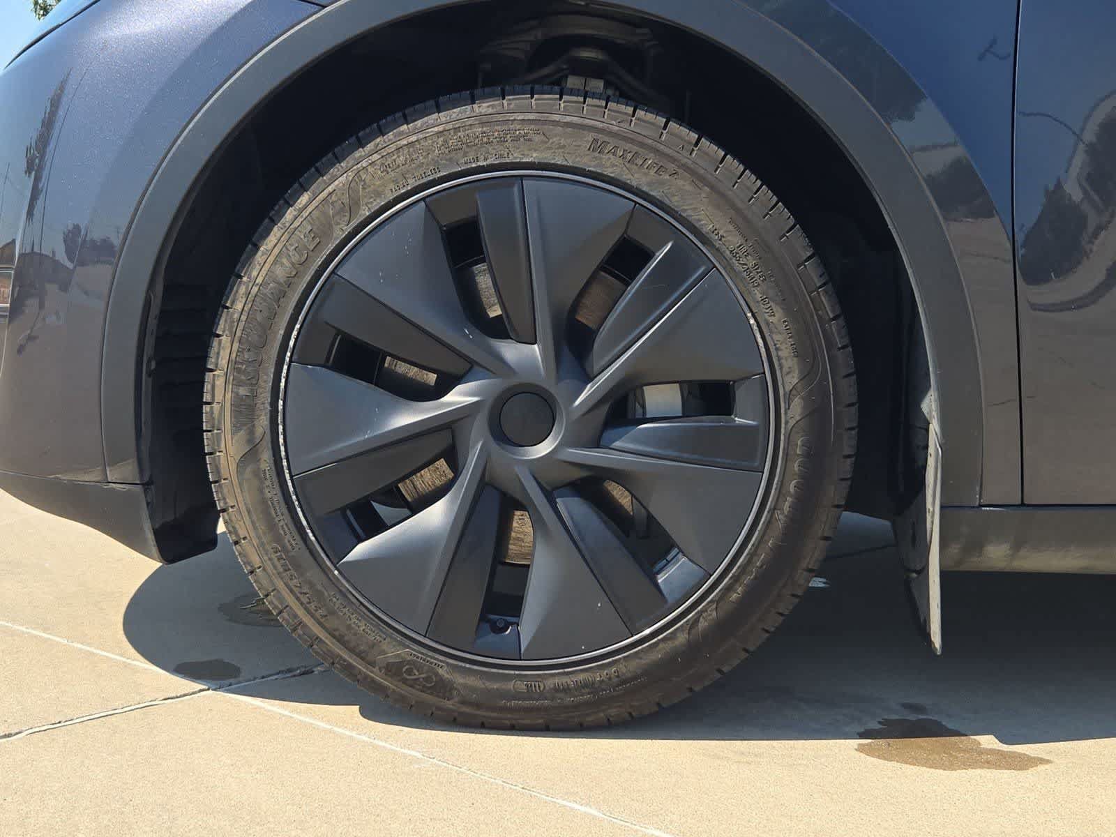 Used 2024 Tesla Model Y 2WD image 12