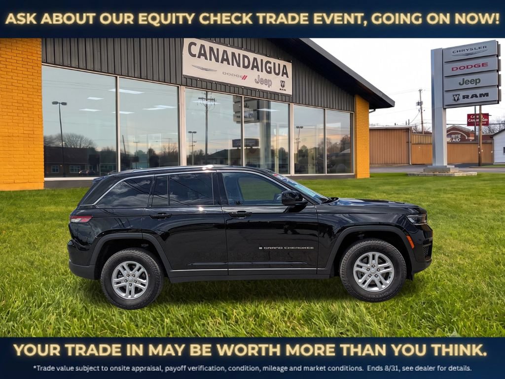 Used 2023 Jeep Grand Cherokee Laredo AWD/4WD image 2