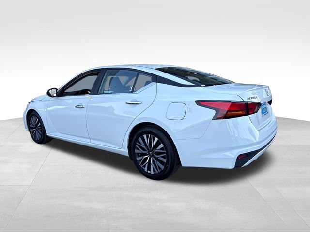 Used 2025 Nissan Altima 2.5 SV FWD image 3