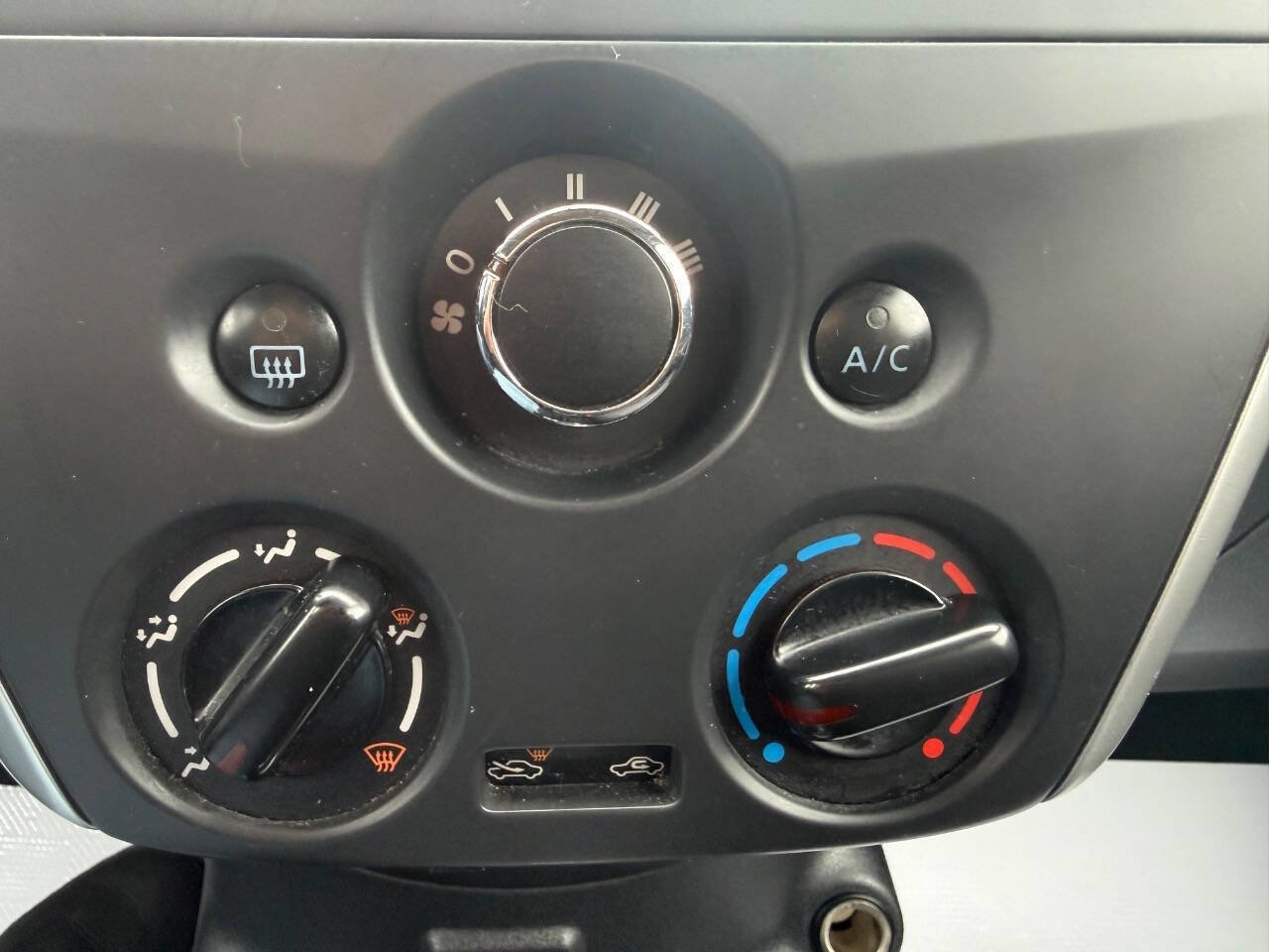 Used 2017 Nissan Versa SV FWD image 22