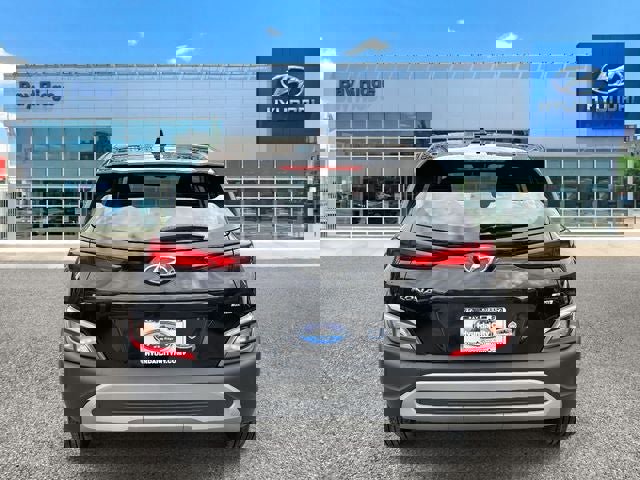 Used 2023 Hyundai Kona SE image 4