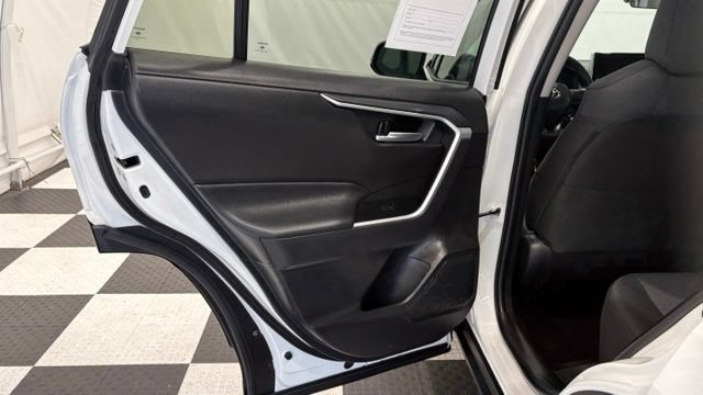 Used 2025 Toyota RAV4 XLE FWD image 18