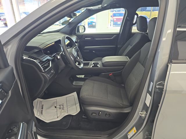 Used 2025 GMC Acadia Elevation AWD/4WD image 13