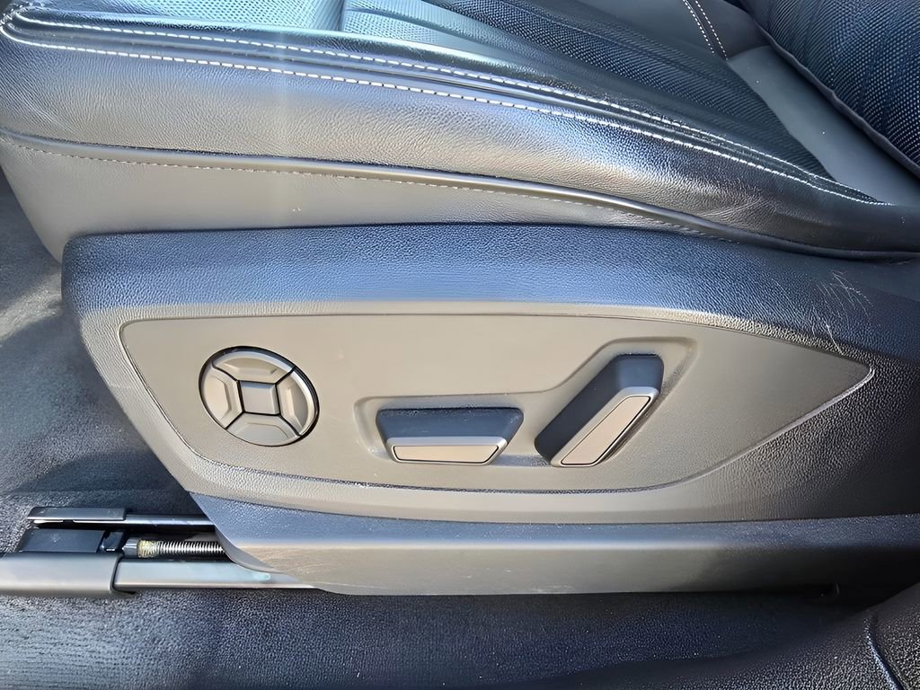 Used 2020 Audi e-tron Premium Plus image 16