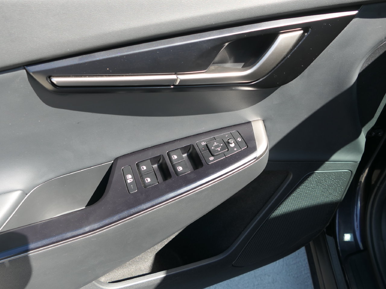 Certified 2025 Kia EV6 Light w/ Light LR Technology Package AWD/4WD image 13
