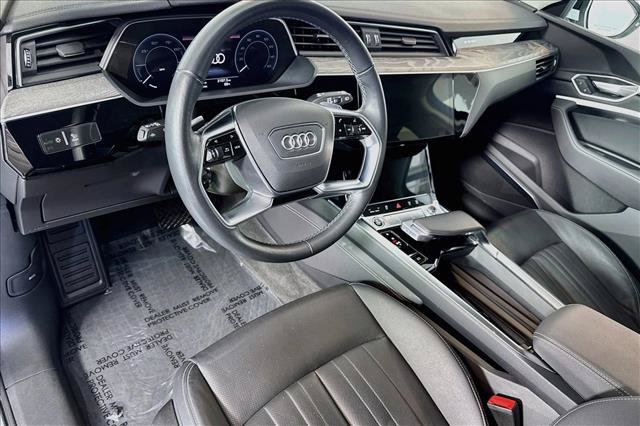 Used 2022 Audi e-tron Premium Plus w/ Premium Plus Package AWD/4WD image 9