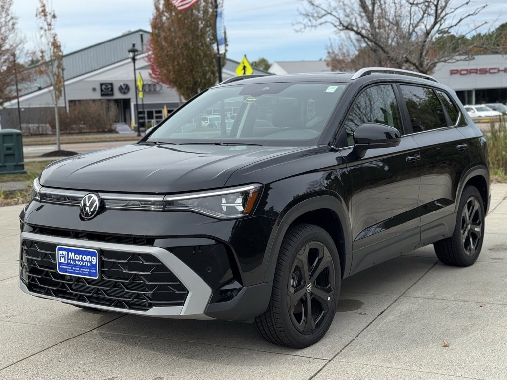 New 2025 Volkswagen Taos SEL image 4