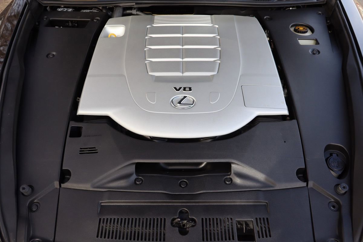 Used 2013 Lexus LS 460 L w/ Preferred Accessory Package image 40