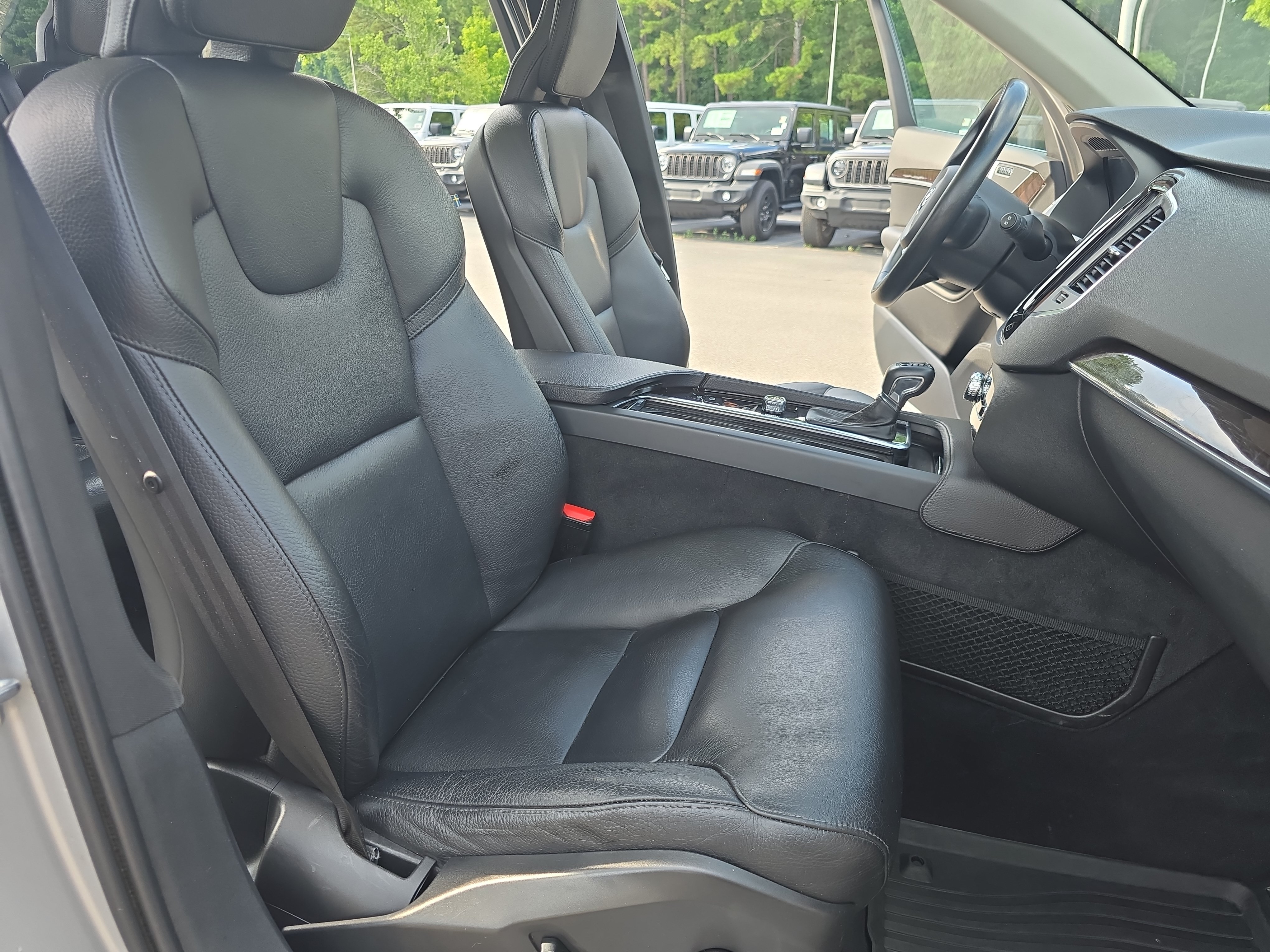 Used 2019 Volvo XC90 T6 Momentum w/ Advanced Package AWD/4WD image 10