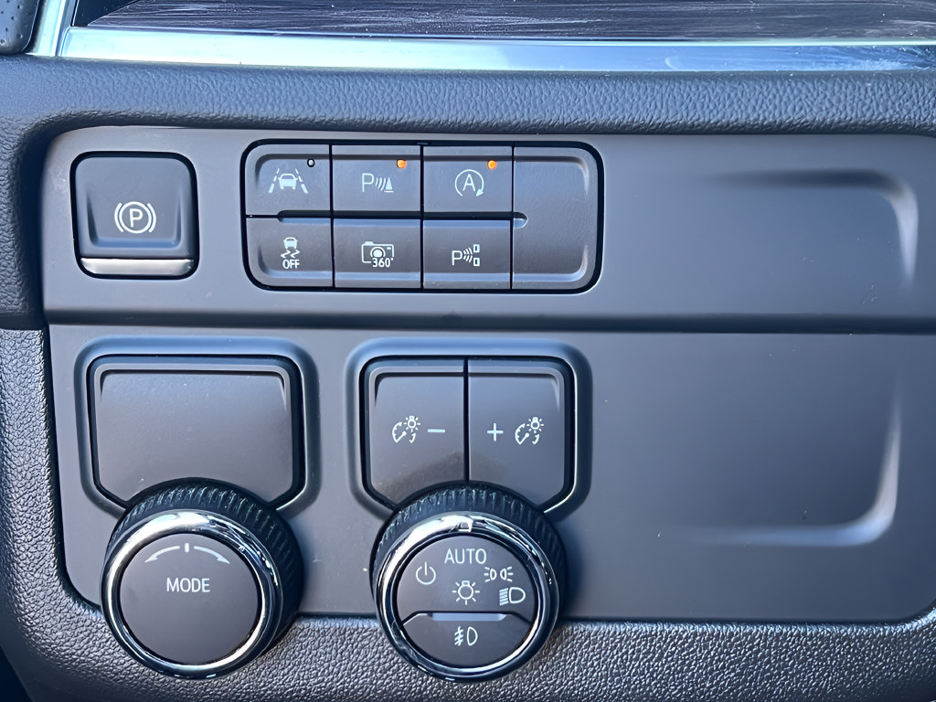 Used 2025 Chevrolet Tahoe Premier RWD image 19