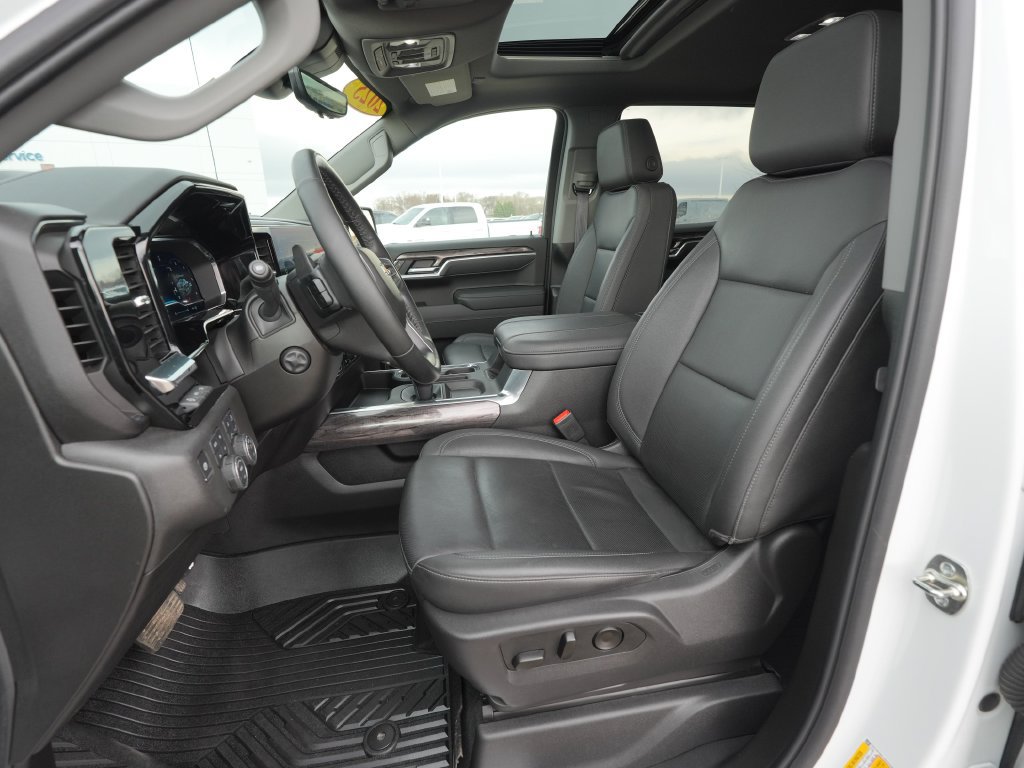 Used 2025 Chevrolet Silverado 1500 LTZ AWD/4WD image 18