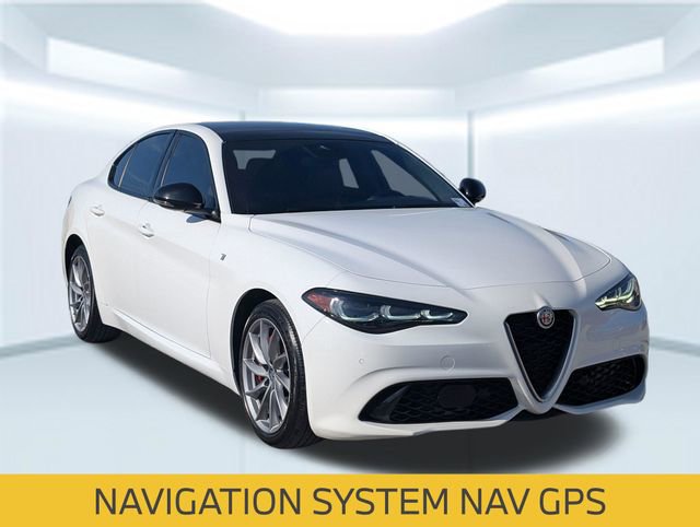 Used 2024 Alfa Romeo Giulia Ti AWD/4WD image 8