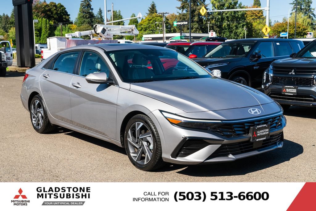 Used 2025 Hyundai Elantra Limited FWD image 1