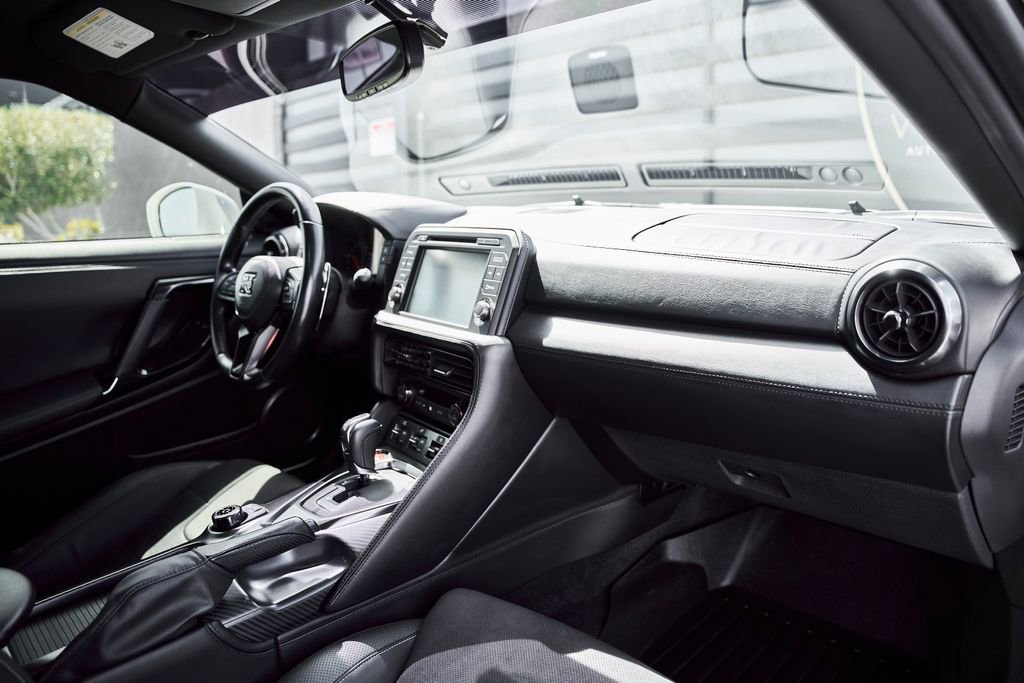 Used 2021 Nissan GT-R Premium image 42