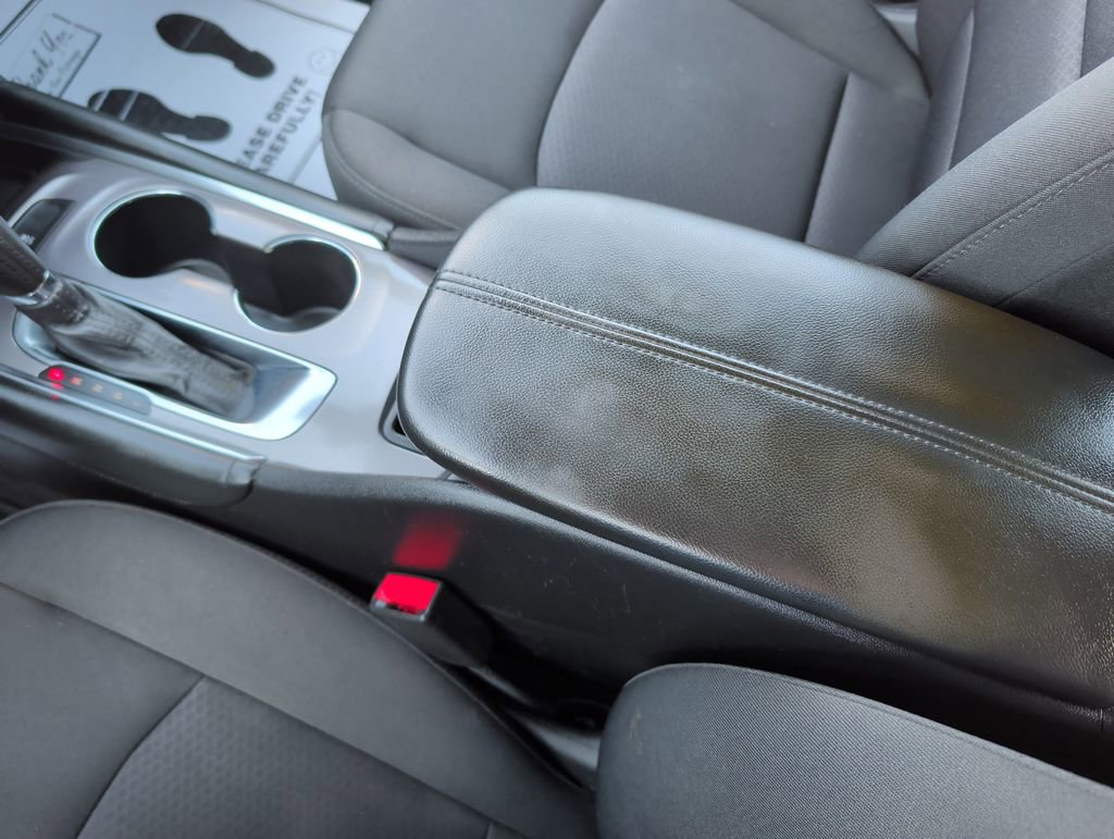 Used 2018 Chevrolet Malibu LT image 17