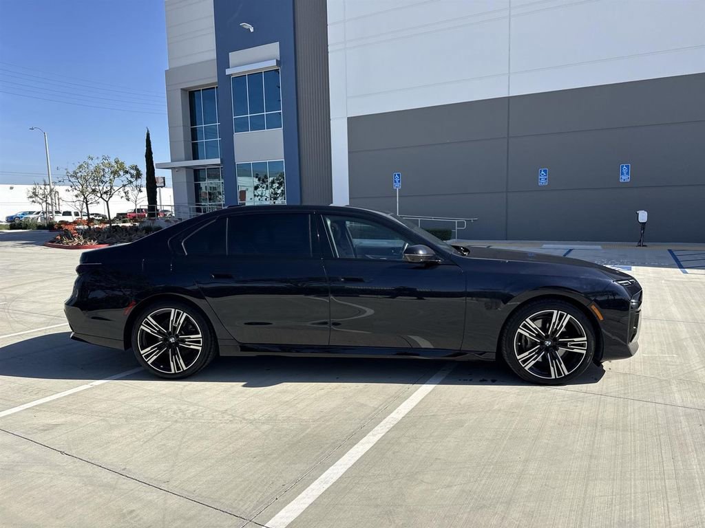 Used 2023 BMW 740i w/ Parking Assistance Package image 2