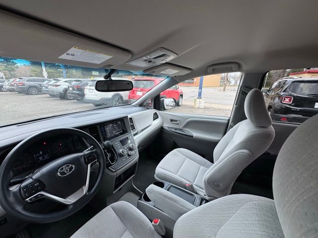 Used 2015 Toyota Sienna LE image 25