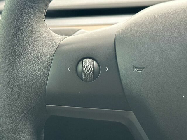 Used 2025 Tesla Model Y Long Range RWD image 28