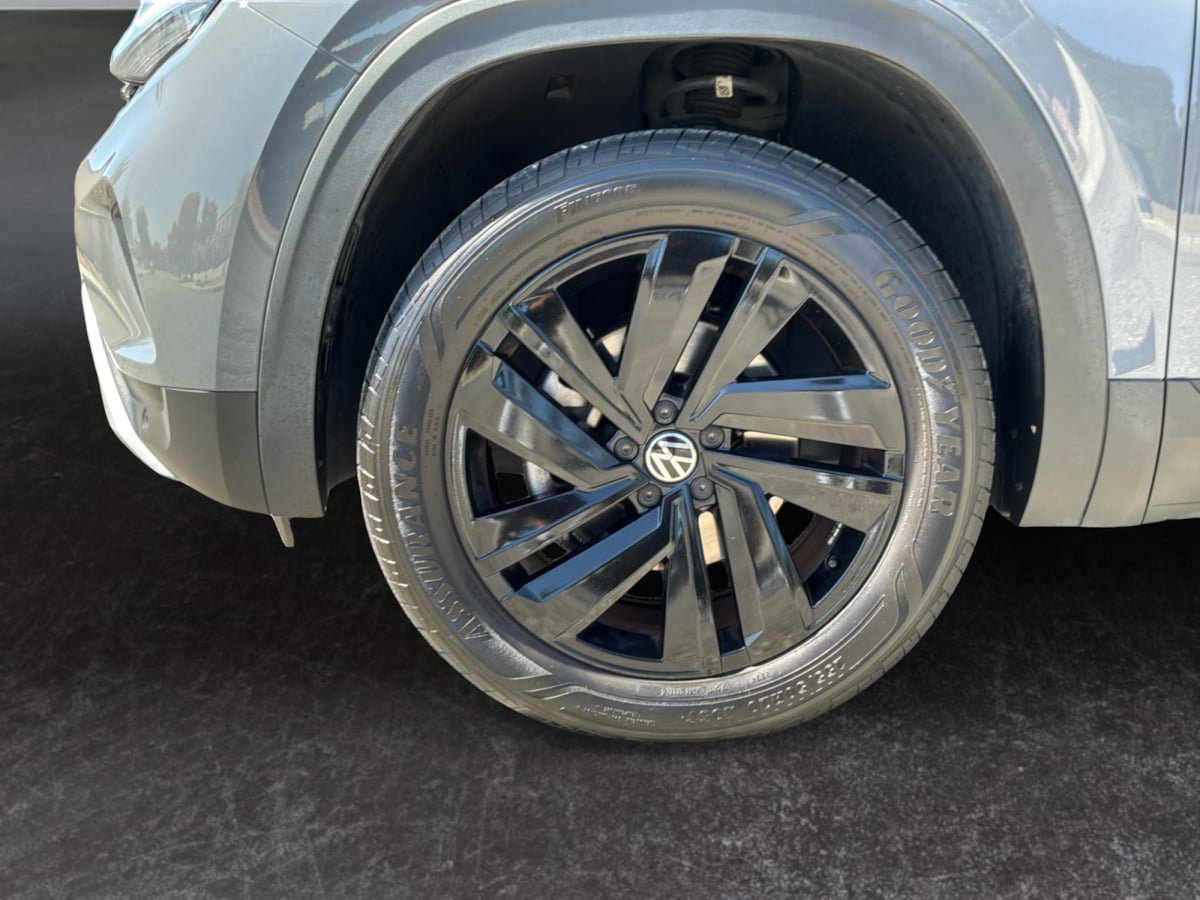 Used 2023 Volkswagen Atlas Cross Sport SE w/ Black Wheel Package FWD image 9