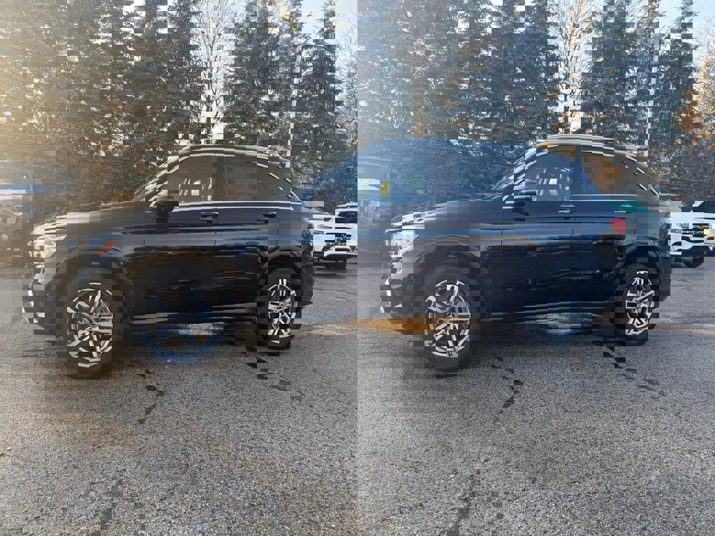 Certified 2022 Mercedes-Benz GLC 300 4MATIC w/ Premium Package Lite image 7