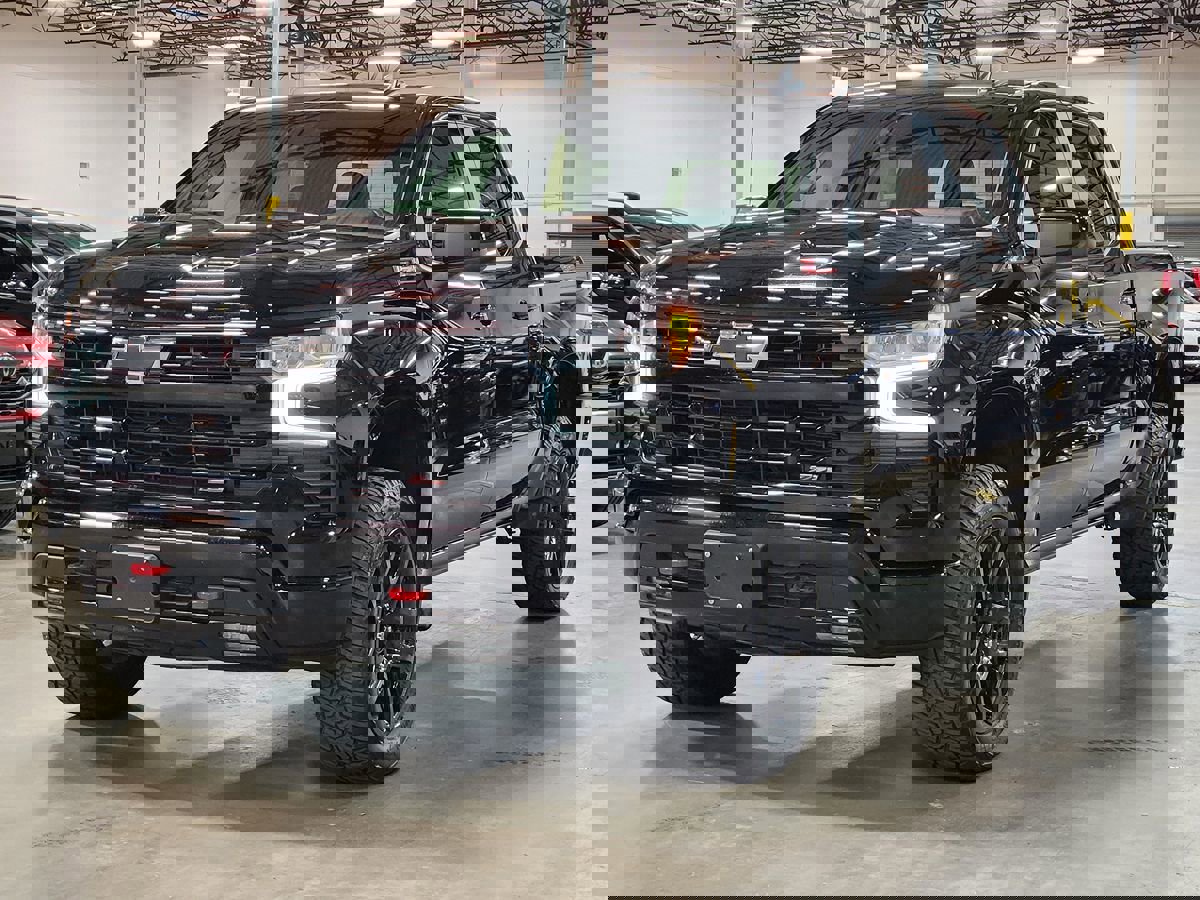 Used 2025 Chevrolet Silverado 1500 LT Trail Boss w/ Convenience Package II image 4