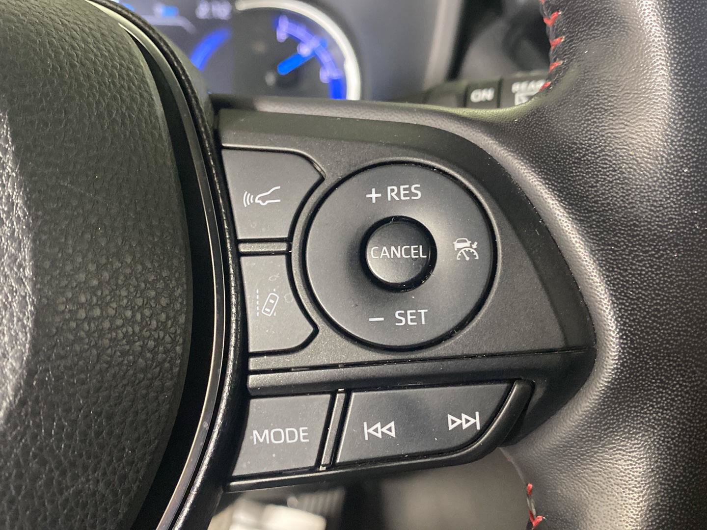 Used 2021 Toyota RAV4 SE w/ Weather & Moonroof Package AWD/4WD image 21