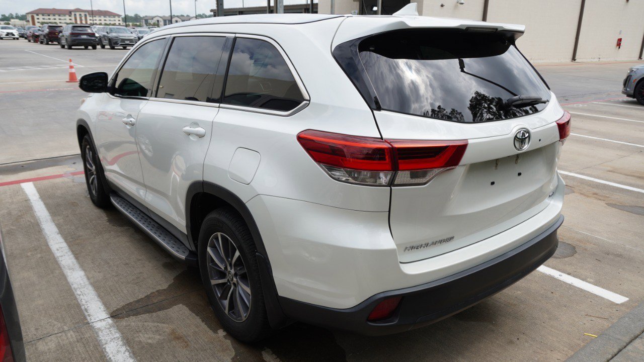 Used 2019 Toyota Highlander XLE FWD image 7