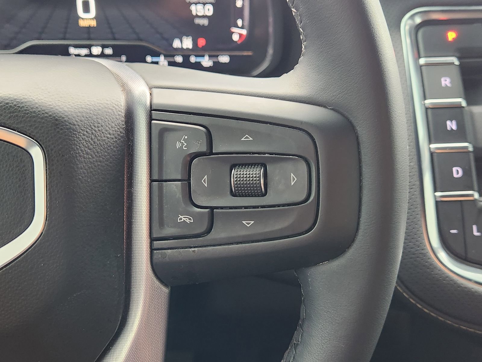 Used 2024 GMC Yukon SLT image 32