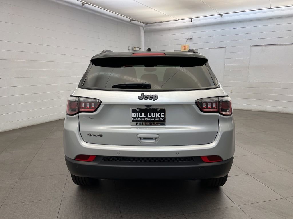New 2026 Jeep Compass Limited w/ Sun, Sound & Navigation Group AWD/4WD image 4