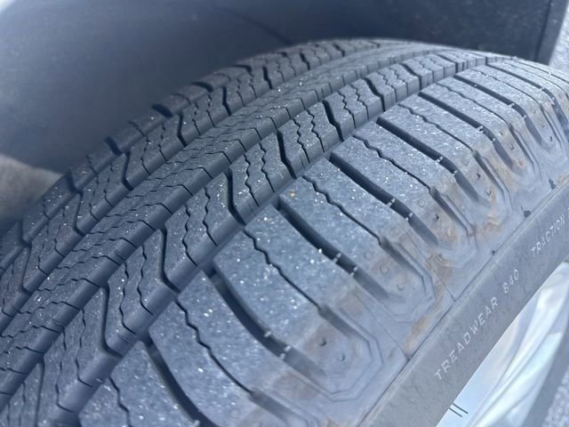 Used 2020 Chevrolet Equinox LT w/ Driver Convenience Package image 4