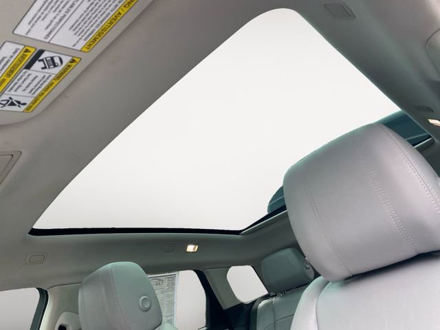 Used 2020 Land Rover Range Rover Evoque SE image 28