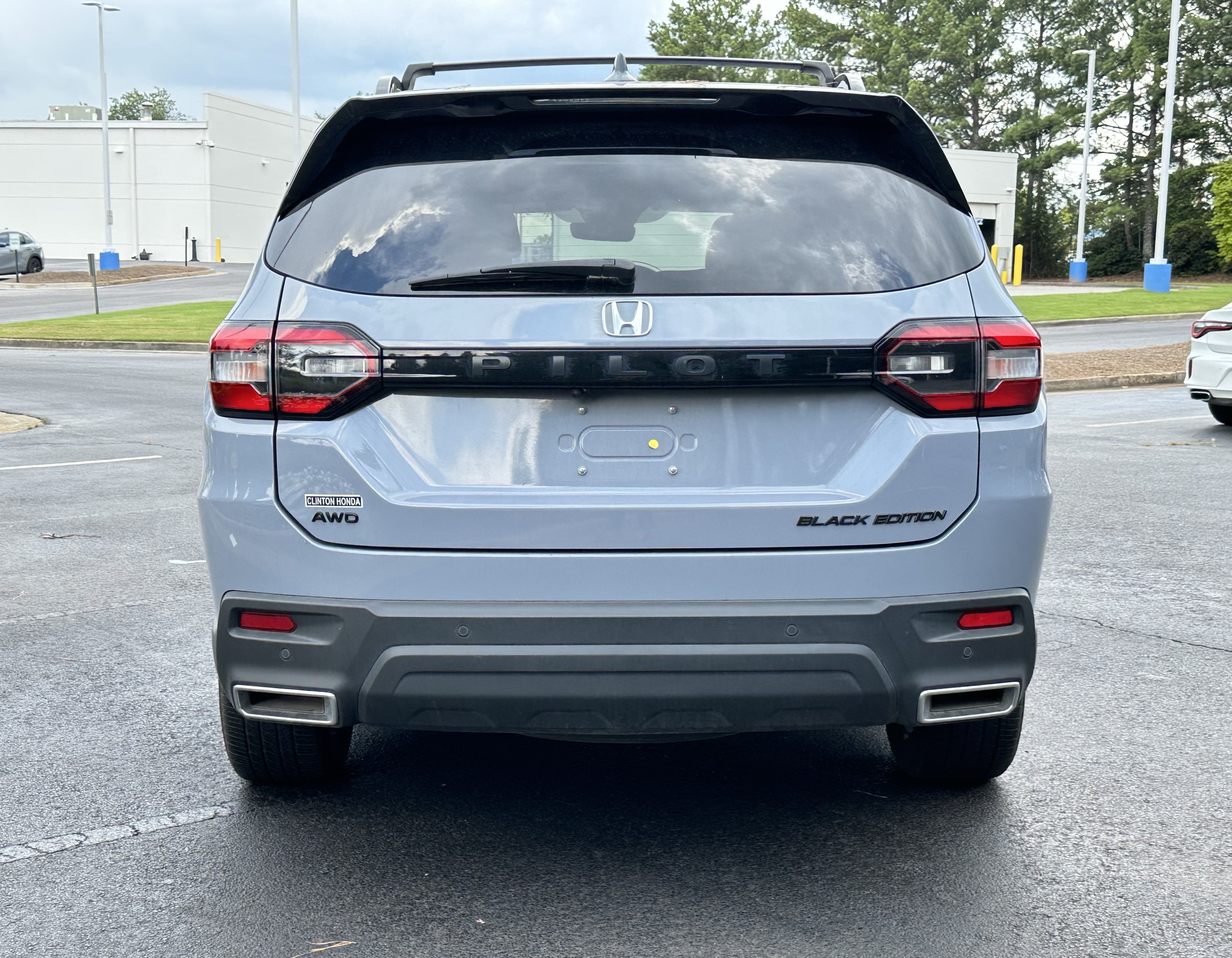 Used 2025 Honda Pilot Black Edition image 13