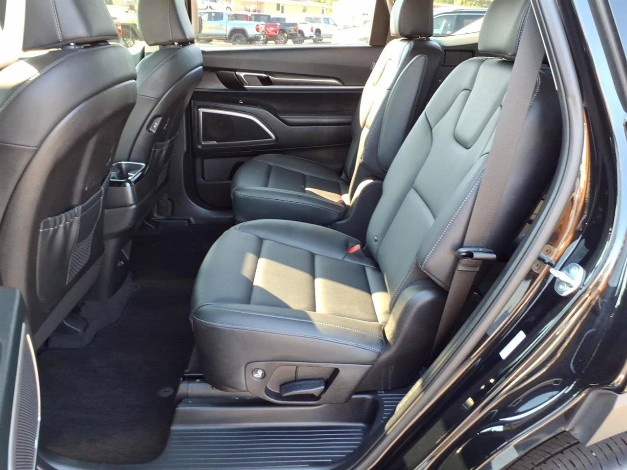 Used 2025 Kia Telluride S FWD image 8