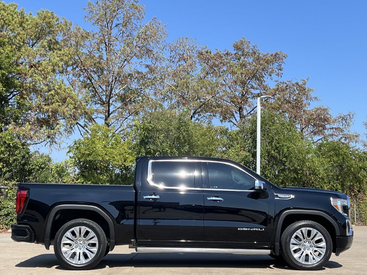Used 2022 GMC Sierra 1500 Denali w/ Denali Premium Package AWD/4WD image 3