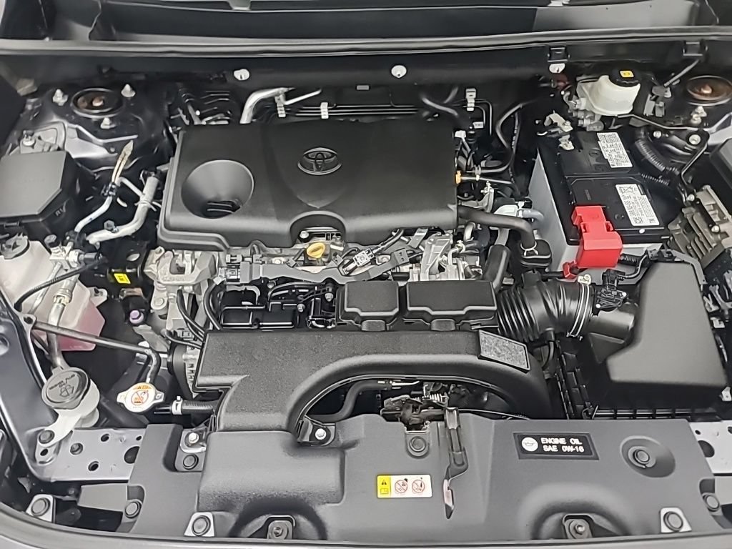 Used 2021 Toyota RAV4 XLE AWD/4WD image 38