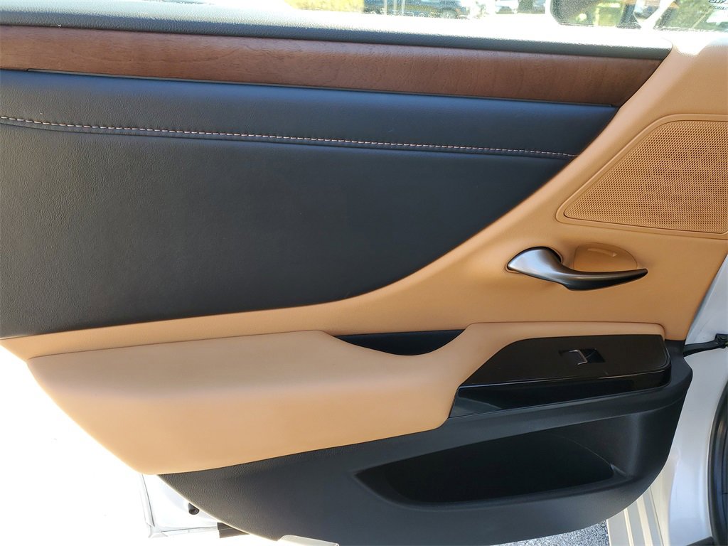 Used 2024 Lexus ES 300h w/ Premium Package image 9
