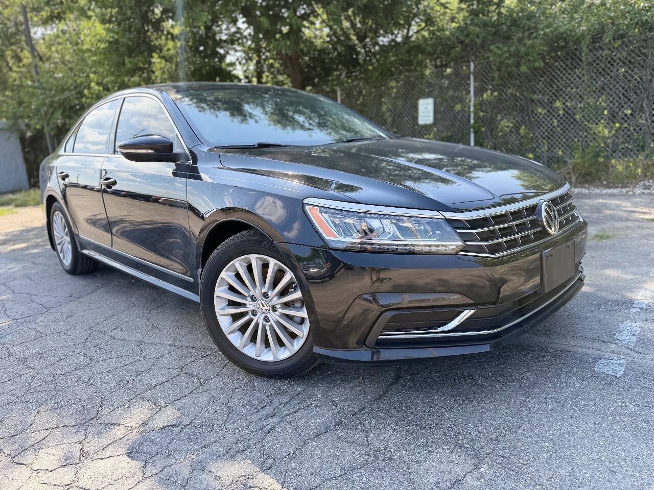 Used 2017 Volkswagen Passat 1.8T SE w/ SE Lighting Package