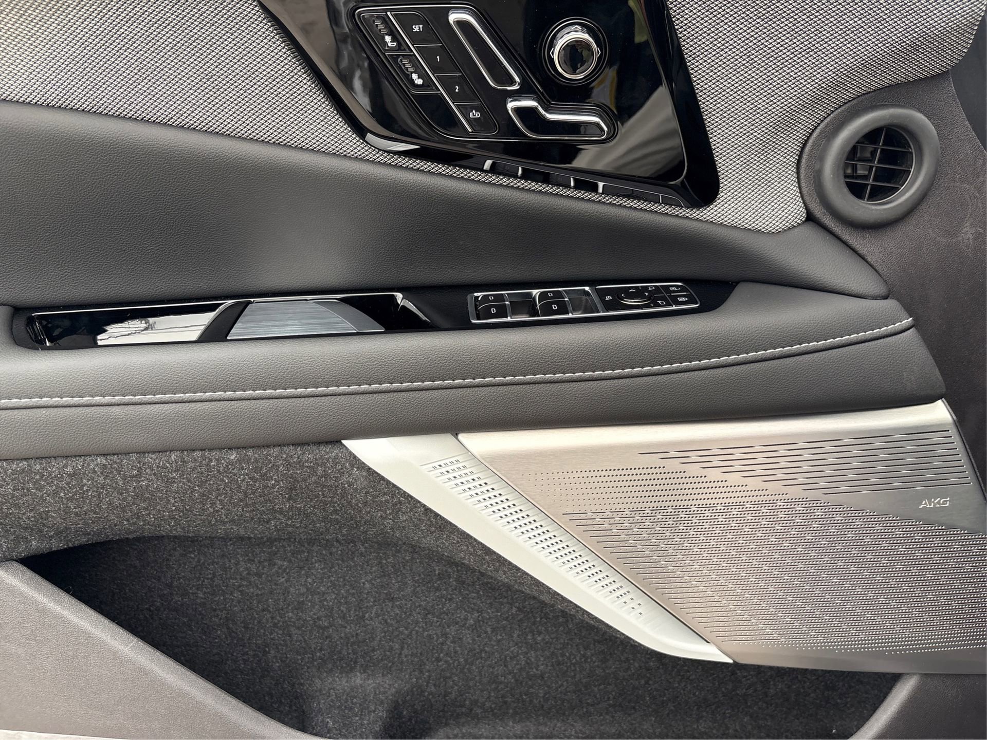 New 2025 Cadillac Optiq Luxury 1 image 21