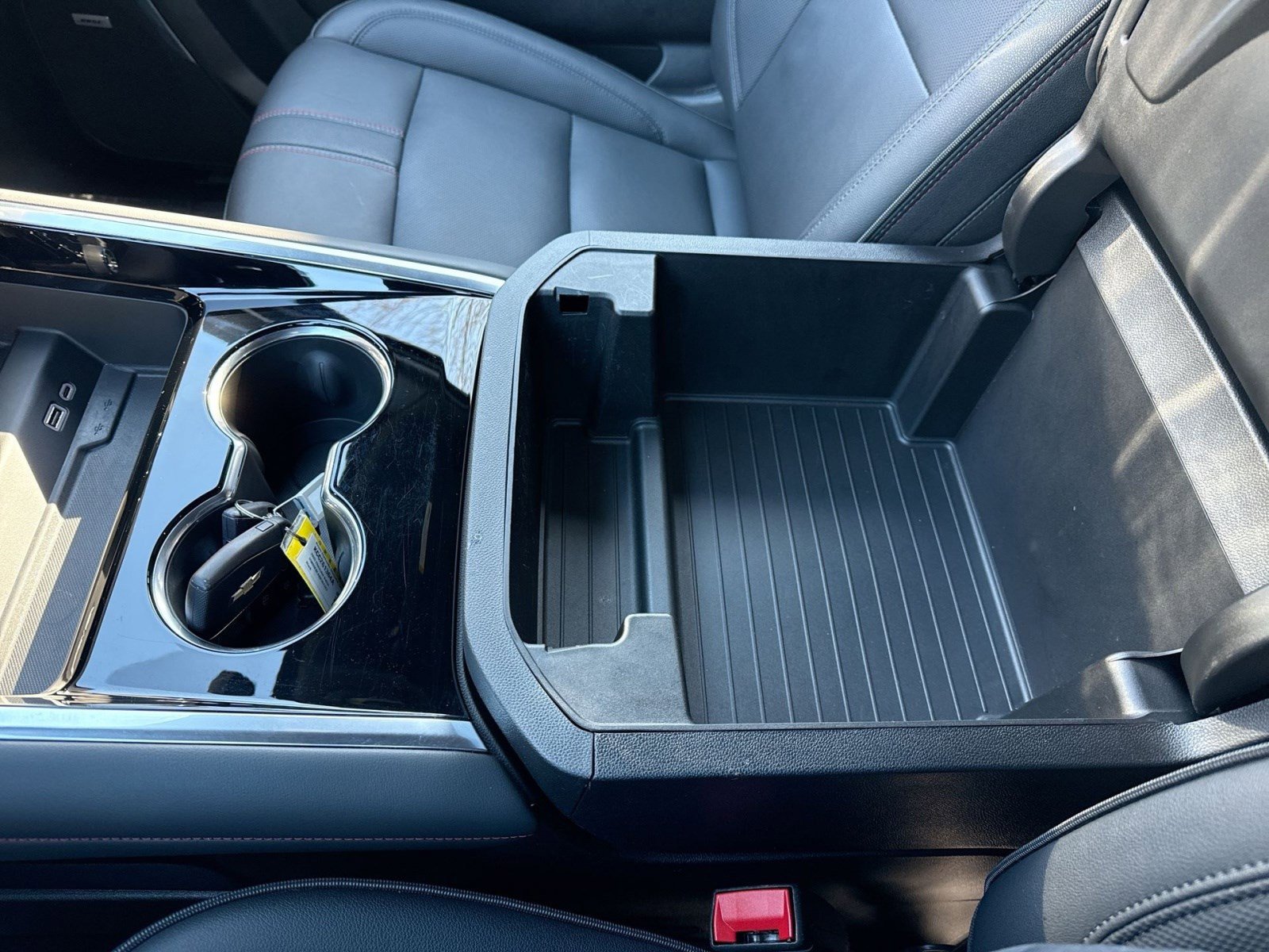 Used 2025 Chevrolet Suburban RST w/ RST Capability Package image 23