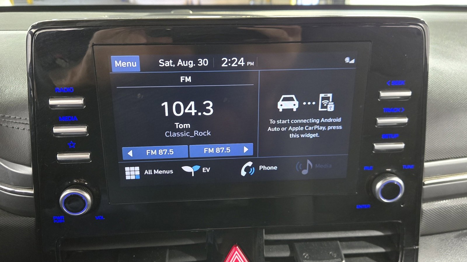 Used 2021 Hyundai Ioniq SE image 13