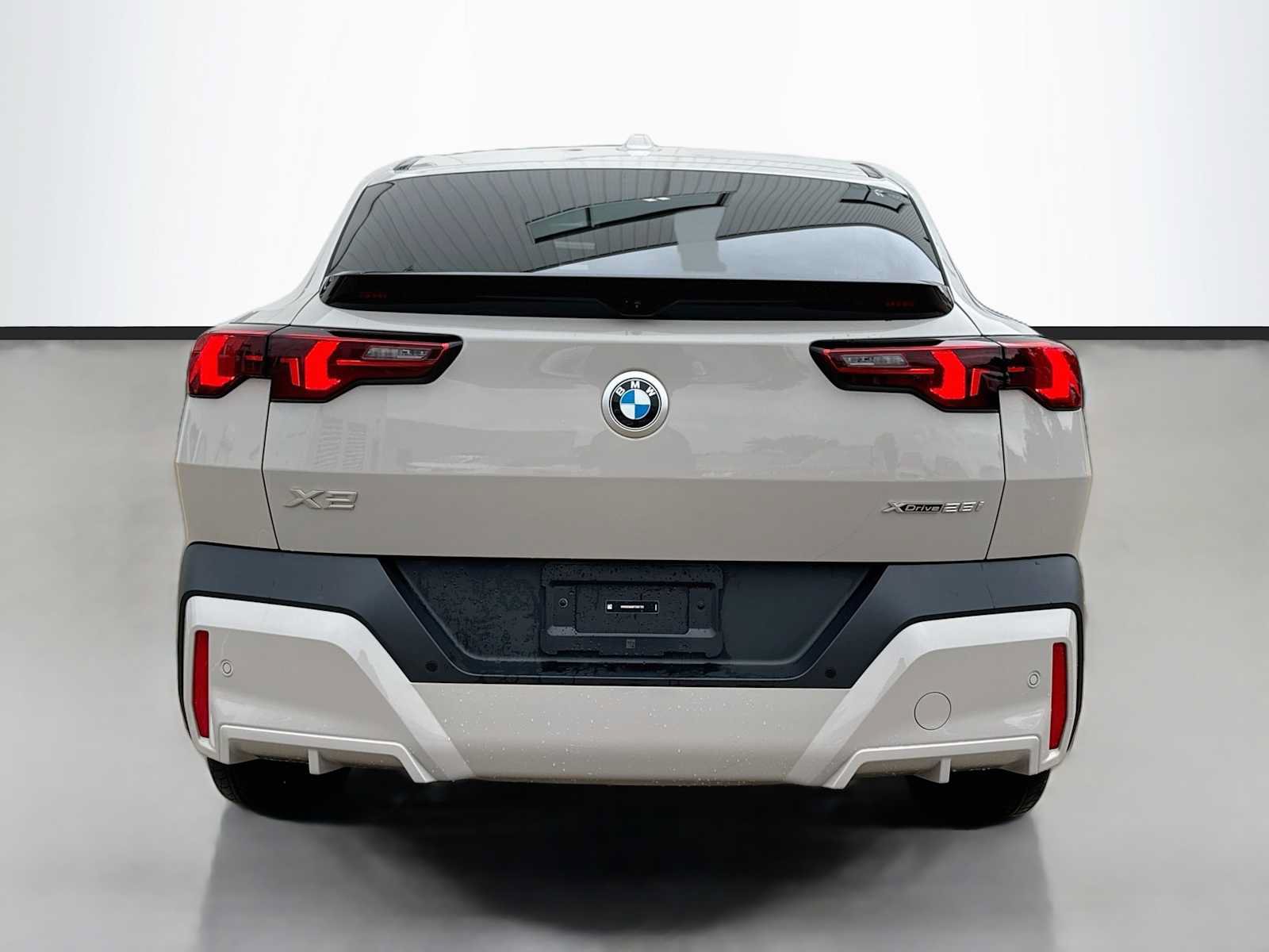 Used 2026 BMW X2 xDrive28i AWD/4WD image 4