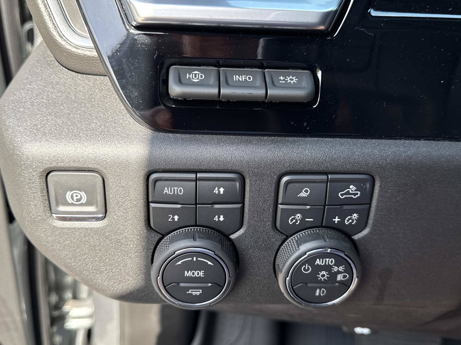 Used 2025 Chevrolet Silverado 2500 High Country w/ High Country Premium Package AWD/4WD image 30