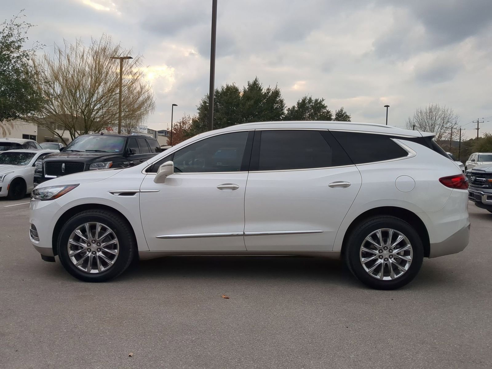 Used 2020 Buick Enclave Essence w/ Sound and Sites Package image 6