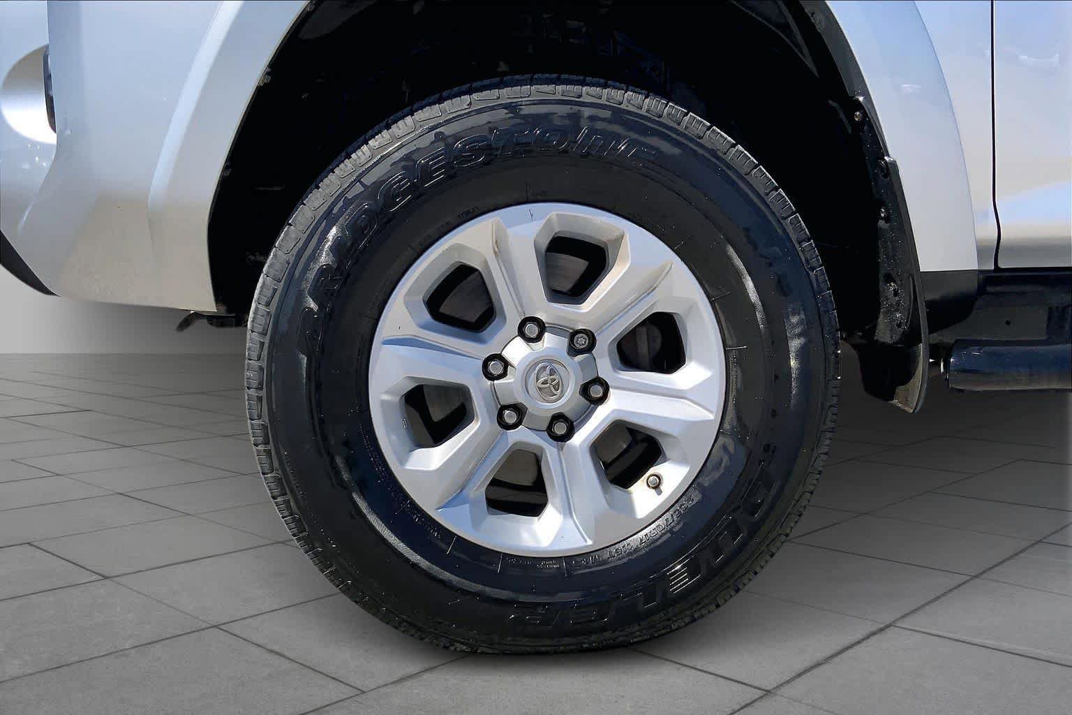 Used 2015 Toyota 4Runner SR5 image 11